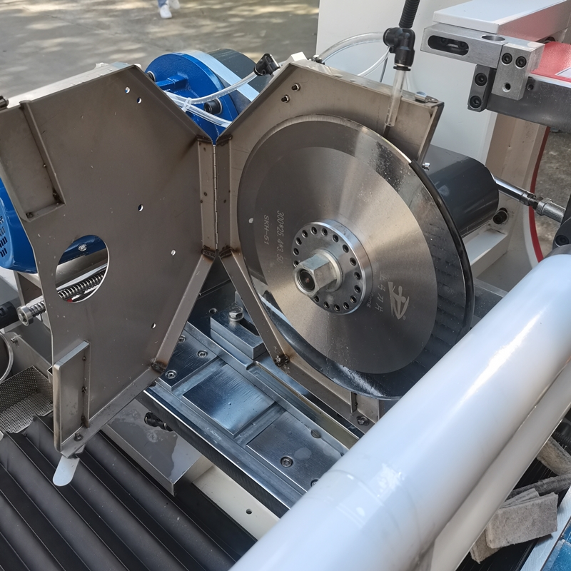 Промышленный рулон бумаги автомата для резки рулона защитной пленки с одним валом автоматический